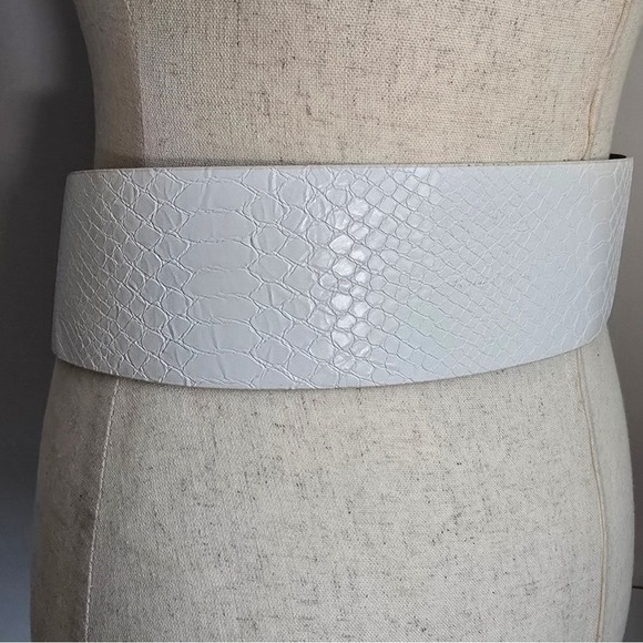 BCBGMaxAzria White Gold Buckle Embossed Wide Leather Statement Belt SZ XS/S main image 9